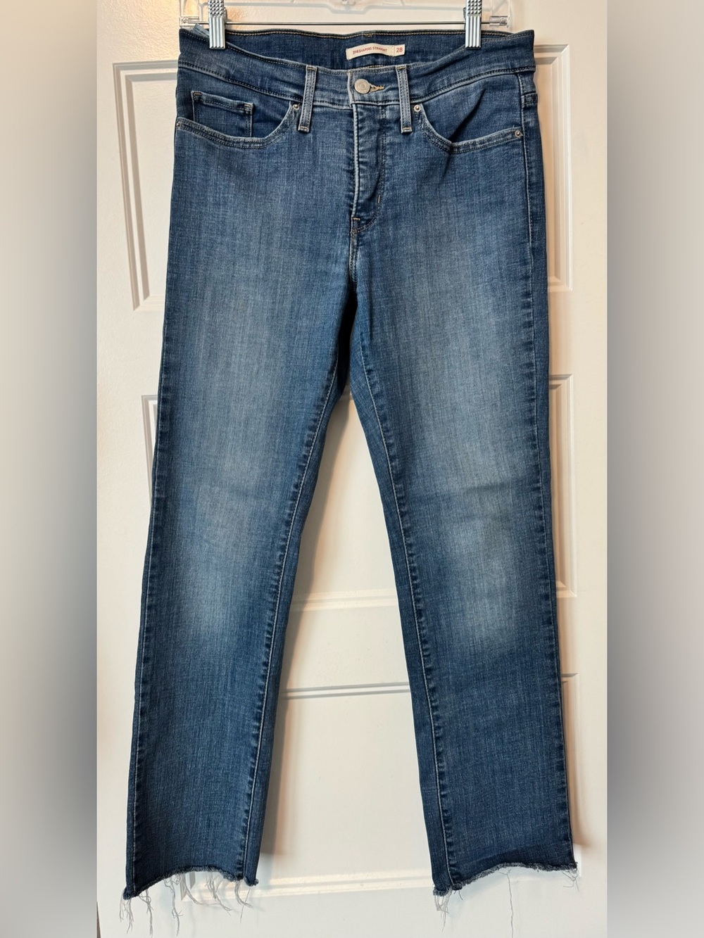 Levi’s 314 Shaping Straight Jeans Women’s Size 28 Medium Wash Raw Hem Denim